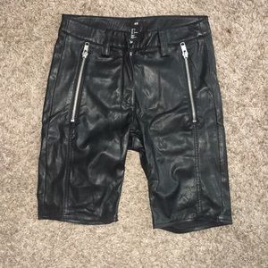 Spicy leather biker shorts